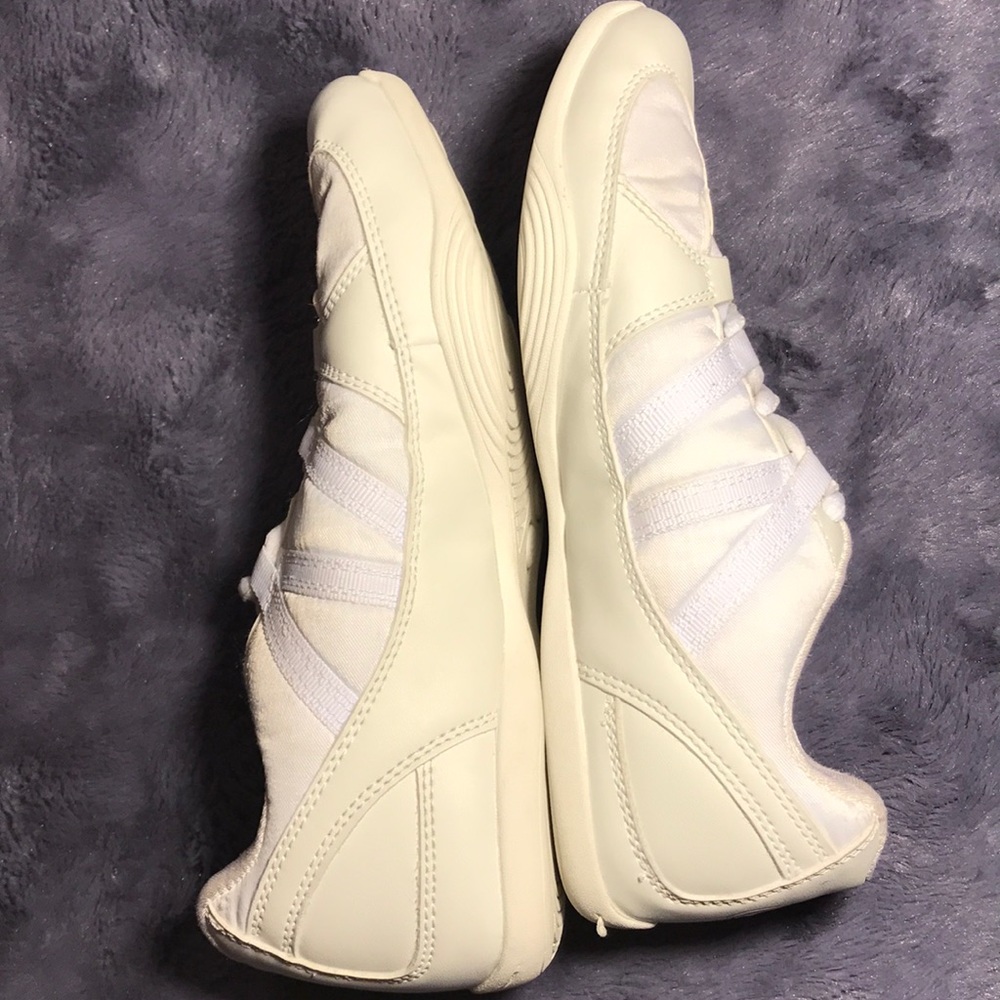 Chassé cheer shoes size 5 1/2 - Picture 2 of 8